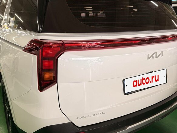 2024 Kia Carnival IV Рестайлинг, белый, 4800000 рублей - вид 2