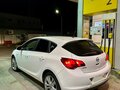 2011 Opel Astra J, белый, 620000 рублей - вид 1