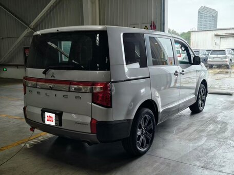 2025 Mitsubishi Delica D:5 I Рестайлинг 2, белый, 5790000 рублей, вид 4