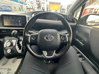 2021 Toyota Sienta II Рестайлинг, белый, 1690000 рублей, вид 2