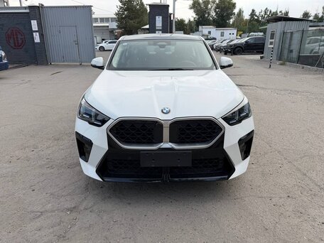 2024 BMW X2 sDrive20i II (U10), белый, 6820000 рублей, вид 3