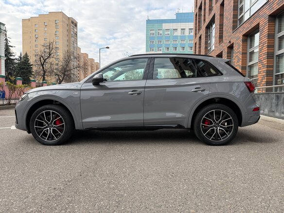 2025 Audi Q5 L 45 TFSI II (FY) Рестайлинг, серый, 5650000 рублей - вид 7