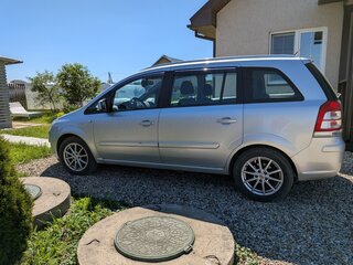 2012 Opel Zafira B Рестайлинг, серебристый, 750000 рублей, вид 4