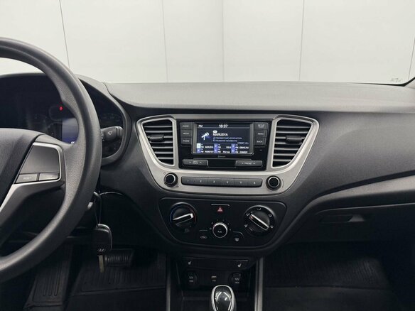 2022 Hyundai Solaris II Рестайлинг, белый, 1540000 рублей - вид 20