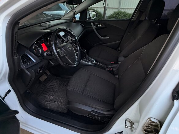 2013 Opel Astra J Рестайлинг, белый - вид 9