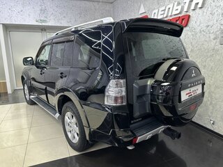 2011 Mitsubishi Pajero IV Рестайлинг 1, чёрный, 1899000 рублей, вид 3