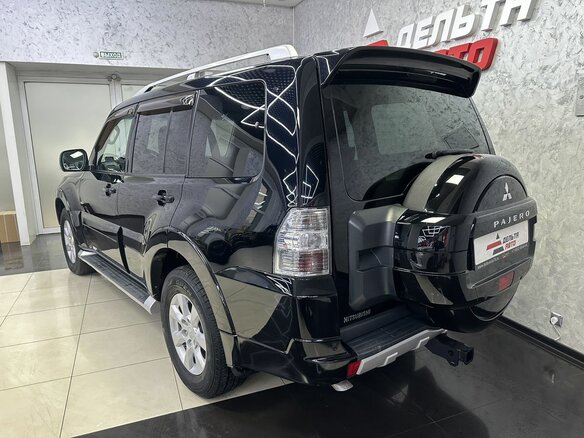 2011 Mitsubishi Pajero IV Рестайлинг 1, чёрный, 1899000 рублей - вид 2