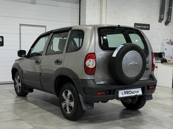 2017 Chevrolet Niva I Рестайлинг, серый, 640000 рублей - вид 5