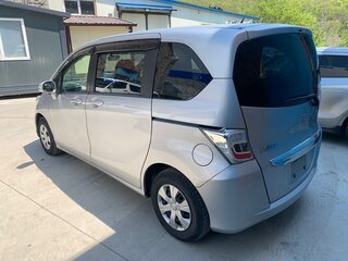 2013 Honda Freed I Рестайлинг, серебристый, 1180000 рублей, вид 2