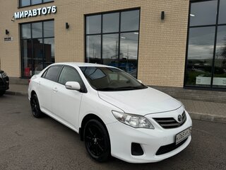 2013 Toyota Corolla X (E140, E150) Рестайлинг, белый, 850000 рублей, вид 2