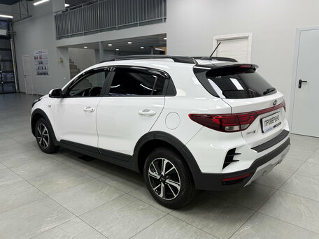 2021 Kia Rio X IV Рестайлинг, белый, 1750000 рублей, вид 4
