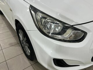 2013 Hyundai Solaris I, белый, 680000 рублей, вид 5