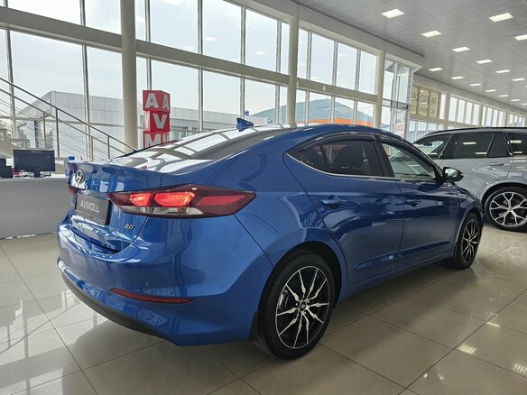 2017 Hyundai Elantra VI (AD), синий, 1699000 рублей - вид 8