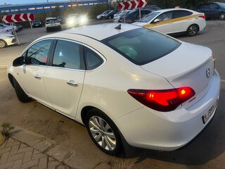 2012 Opel Astra J Рестайлинг, белый, 650000 рублей, вид 5