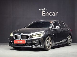 2022 BMW 1 серии 118d III (F40), чёрный, 2225000 рублей, вид 1