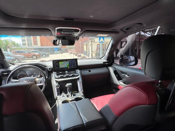 2022 Toyota Land Cruiser 300 Series, чёрный, 10500000 рублей - вид 8