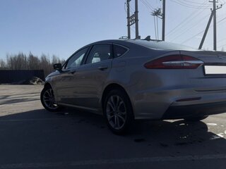 2020 Ford Fusion (North America) II Рестайлинг, серебристый, 1550000 рублей, вид 5