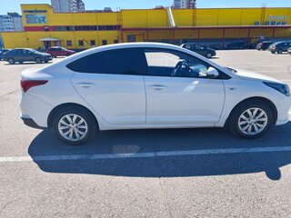 2021 Hyundai Solaris II Рестайлинг, белый, 1700000 рублей, вид 3