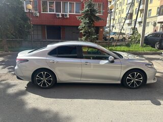 2022 Toyota Camry VIII (XV70) Рестайлинг, серый, 3450000 рублей, вид 3
