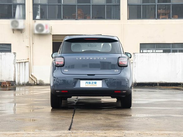 2026 Leapmotor A10 53 kWh, серый, 2096000 рублей - вид 3