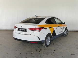 2021 Hyundai Solaris II Рестайлинг, белый, 890000 рублей, вид 4