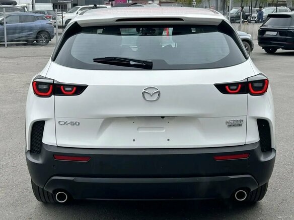 2025 Mazda CX-50, белый - вид 4