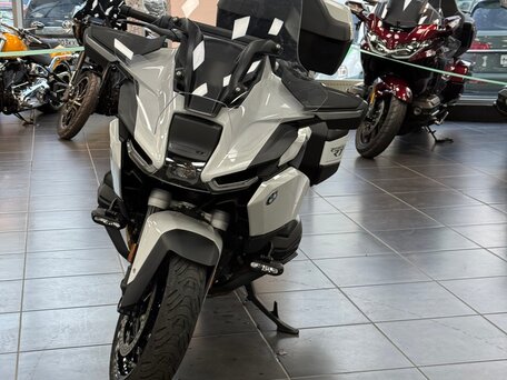 2025 BMW R 1300 RT, чёрный, 2890000 рублей, вид 2