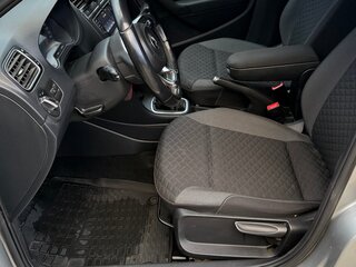 2018 Volkswagen Polo V Рестайлинг, серый, 1400000 рублей, вид 4