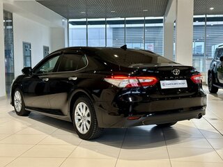 2020 Toyota Camry VIII (XV70), чёрный, 2745000 рублей, вид 4