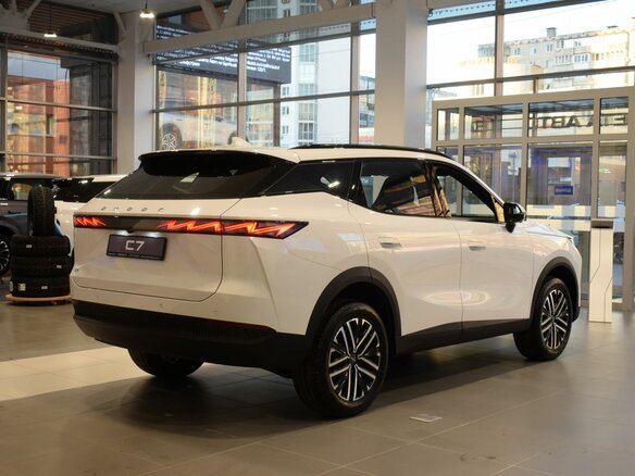 2026 Omoda C7, белый - вид 5