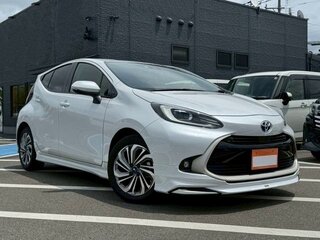 2023 Toyota Aqua II, белый, 1344000 рублей, вид 1
