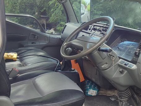2000 Mitsubishi Delica, серый, 920000 рублей, вид 4