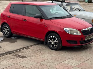 2011 Skoda Fabia II Рестайлинг, красный, 350000 рублей, вид 3