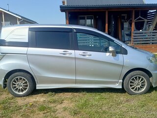 2010 Honda Freed Spike I Рестайлинг, серебристый, 1100000 рублей, вид 5
