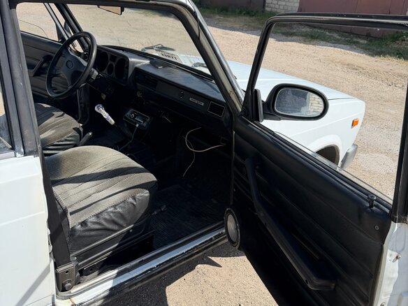 2000 Lada (ВАЗ) 2105, белый, 65000 рублей - вид 9
