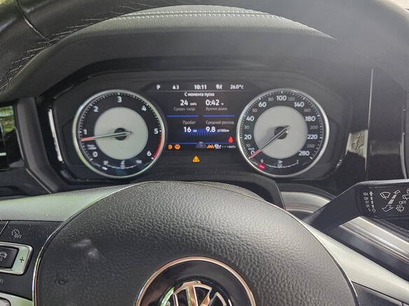 2018 Volkswagen Touareg III, белый, 5200000 рублей - вид 3