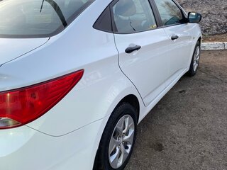 2016 Hyundai Solaris I Рестайлинг, белый, 910000 рублей, вид 4