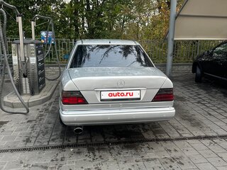 1993 Mercedes-Benz W124 230, серебристый, 680000 рублей, вид 2
