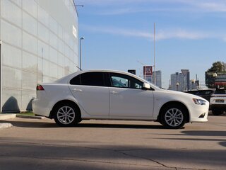2011 Mitsubishi Lancer X Рестайлинг, белый, 750000 рублей, вид 4
