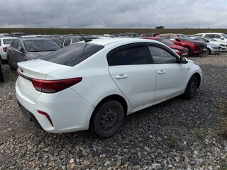 2018 Kia Rio IV, белый, 535000 рублей, вид 3