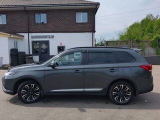 2022 Mitsubishi Outlander III Рестайлинг 3, серый, 2350000 рублей, вид 3
