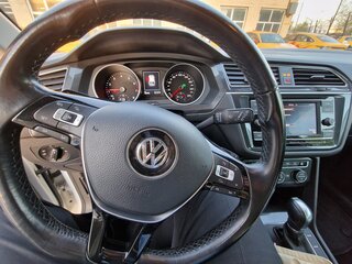 2017 Volkswagen Tiguan II, белый, 2700000 рублей, вид 4