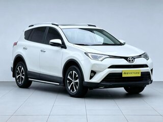 2018 Toyota RAV4 IV (XA40) Рестайлинг, белый, 1680000 рублей, вид 3