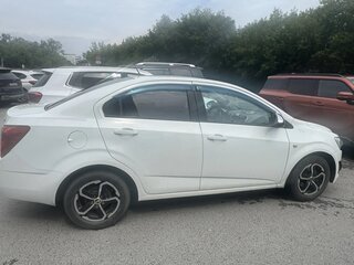 2014 Chevrolet Aveo II, белый, 650000 рублей, вид 4
