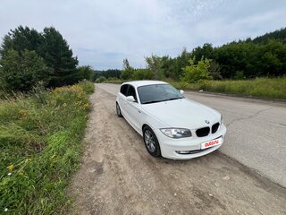 2010 BMW 1 серии 118i I (E81/E82/E87/E88) Рестайлинг, белый, 750000 рублей, вид 3