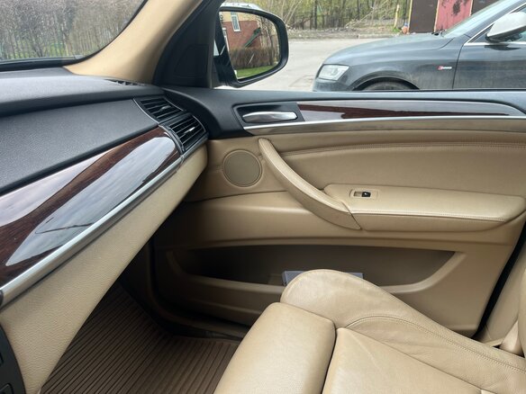 2010 BMW X5 30i II (E70), белый, 1550000 рублей - вид 32