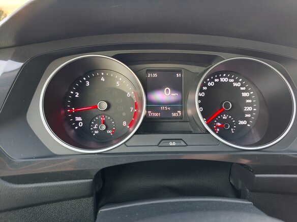 2017 Volkswagen Tiguan II, серебристый - вид 11