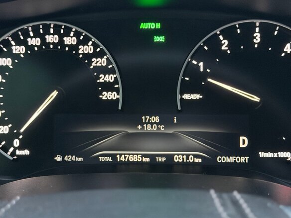 2018 BMW 5 серии 520i VII (G30/G31/G38), чёрный, 3000000 рублей - вид 17