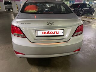2016 Hyundai Solaris I Рестайлинг, серебристый, 700000 рублей, вид 2