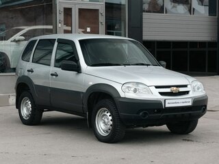 2019 Chevrolet Niva I Рестайлинг, серебристый, 635000 рублей, вид 3